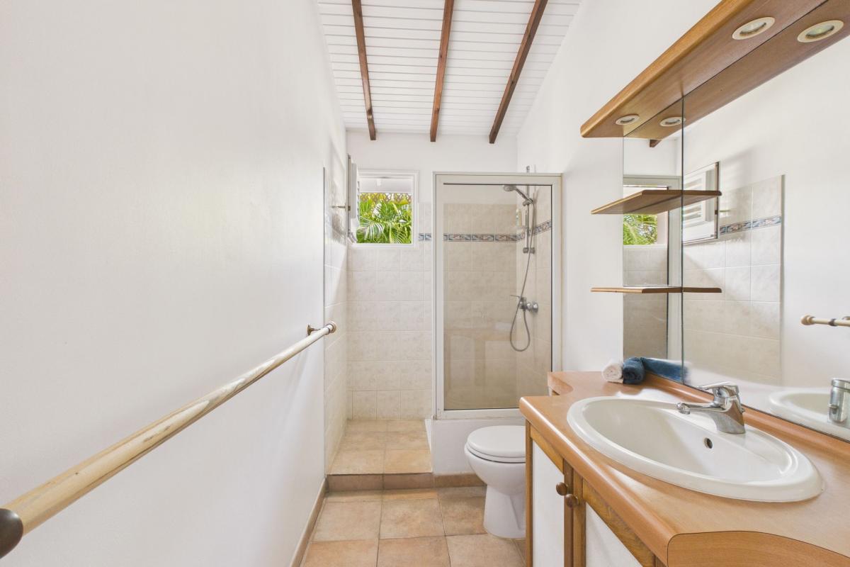 Location villa 3 chambres martinique - douche chambre 1